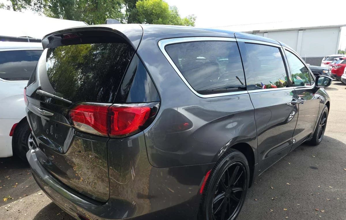 2017 CHRYSLER PACIFICA LX 121.6" WB 4