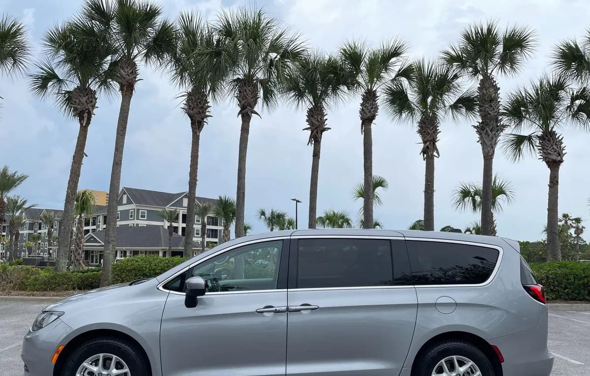 2021 CHRYSLER VOYAGER LX 3