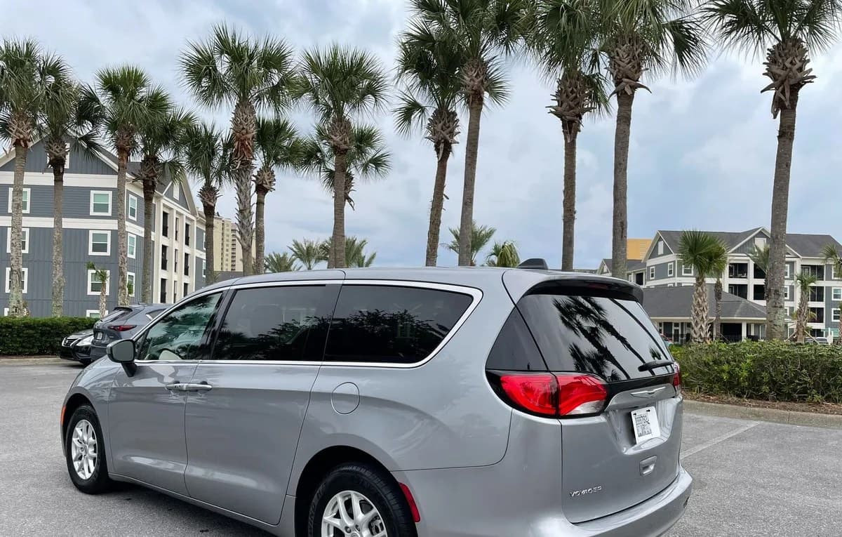 2021 CHRYSLER VOYAGER LX 4