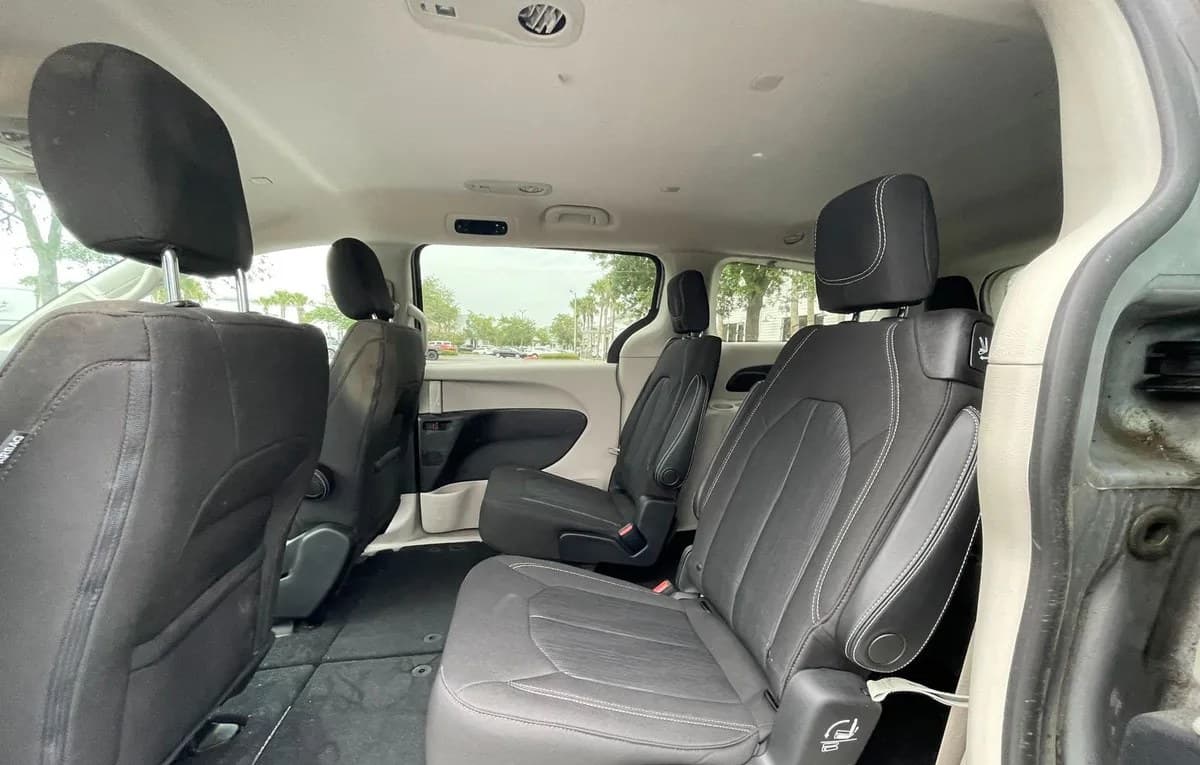 2021 CHRYSLER VOYAGER LX 7