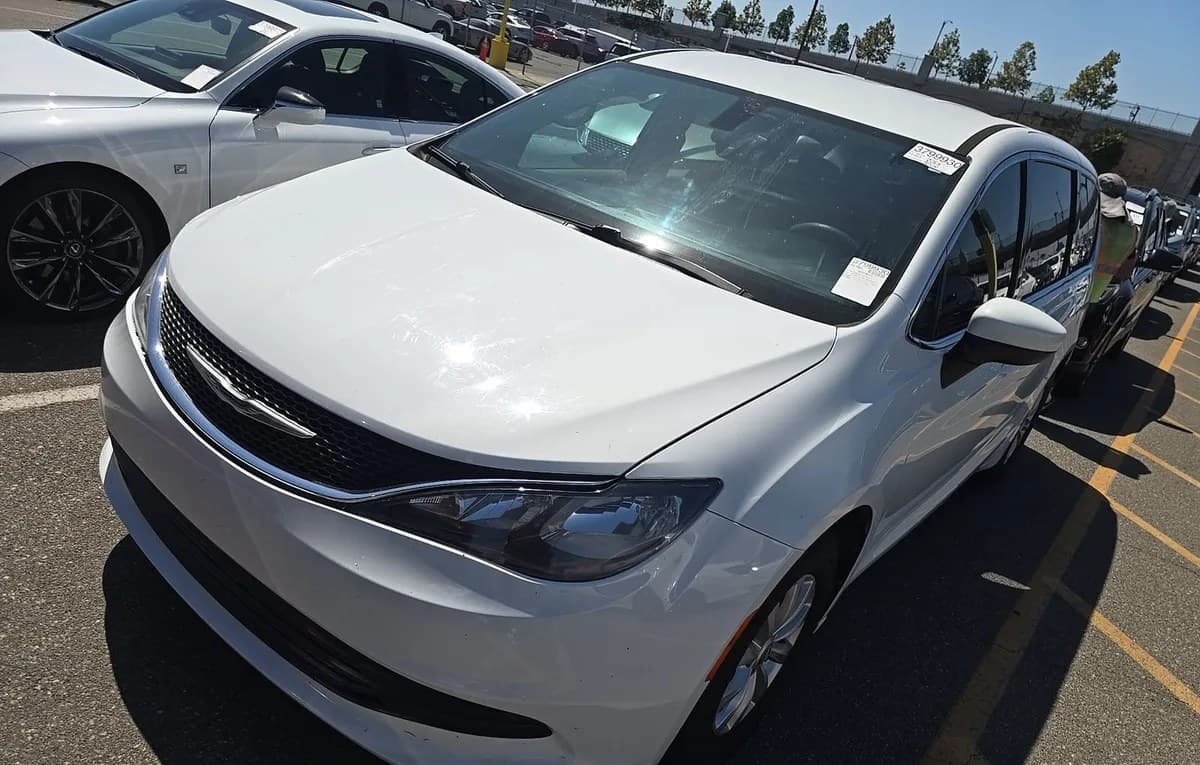 2019 CHRYSLER PACIFICA LX 121.6" WB 2