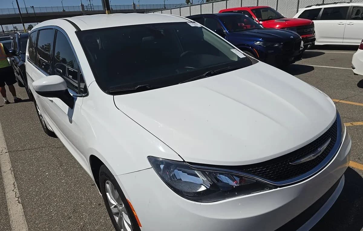 2019 CHRYSLER PACIFICA LX 121.6" WB 4