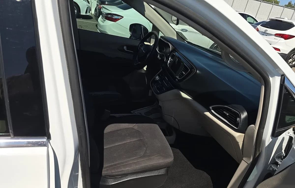 2019 CHRYSLER PACIFICA LX 121.6" WB 5