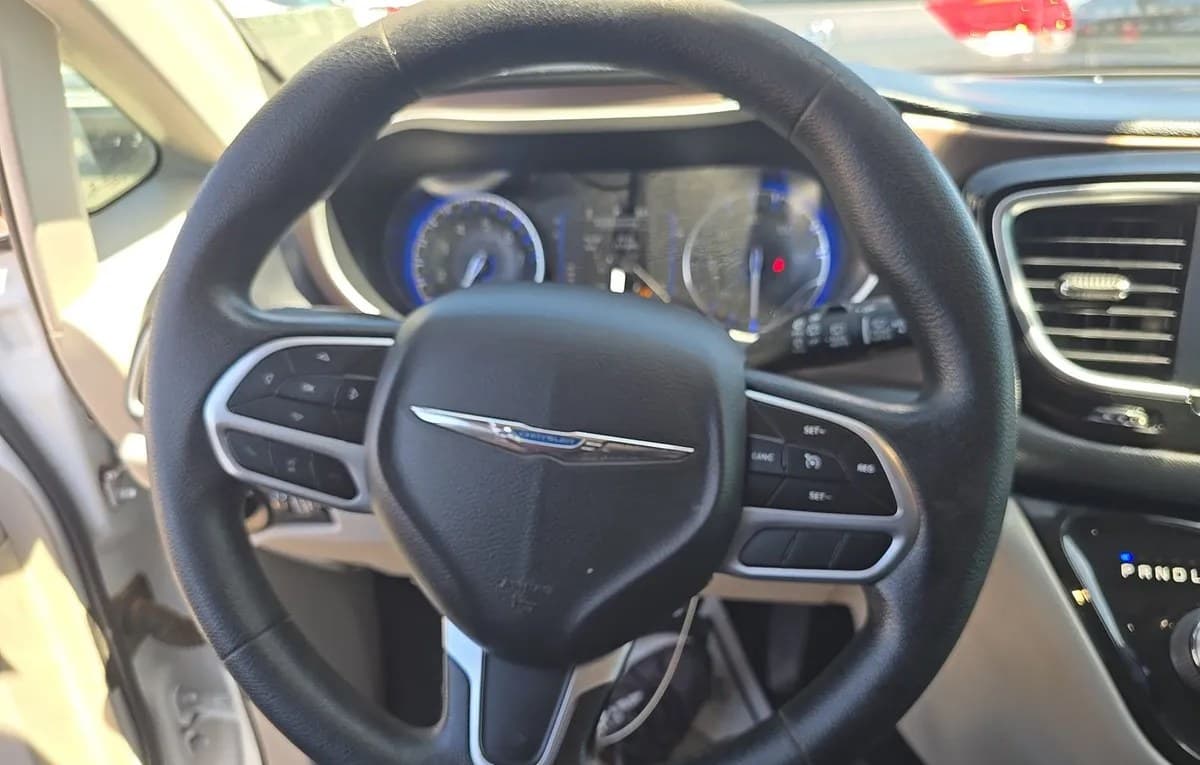 2019 CHRYSLER PACIFICA LX 121.6" WB 7
