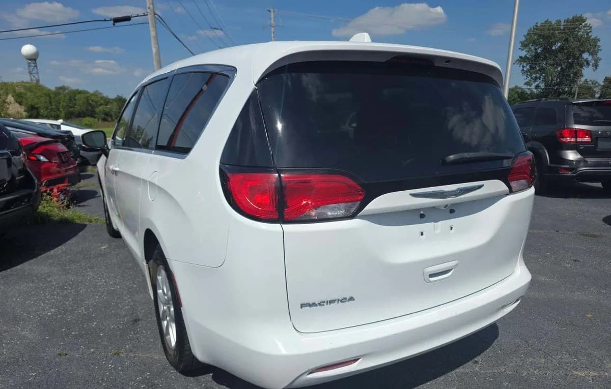 2017 CHRYSLER PACIFICA TOURING 121.6" WB 3