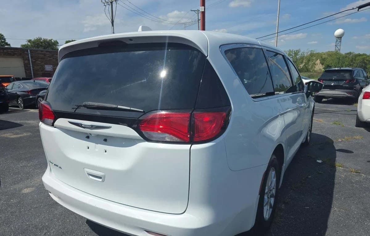 2017 CHRYSLER PACIFICA TOURING 121.6" WB 4