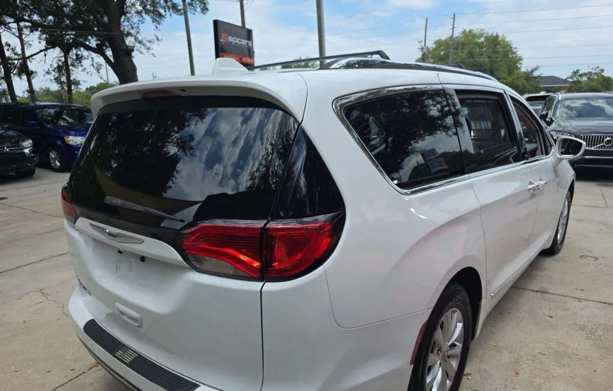 2017 CHRYSLER PACIFICA TOURING L PLUS 121.6" WB 4