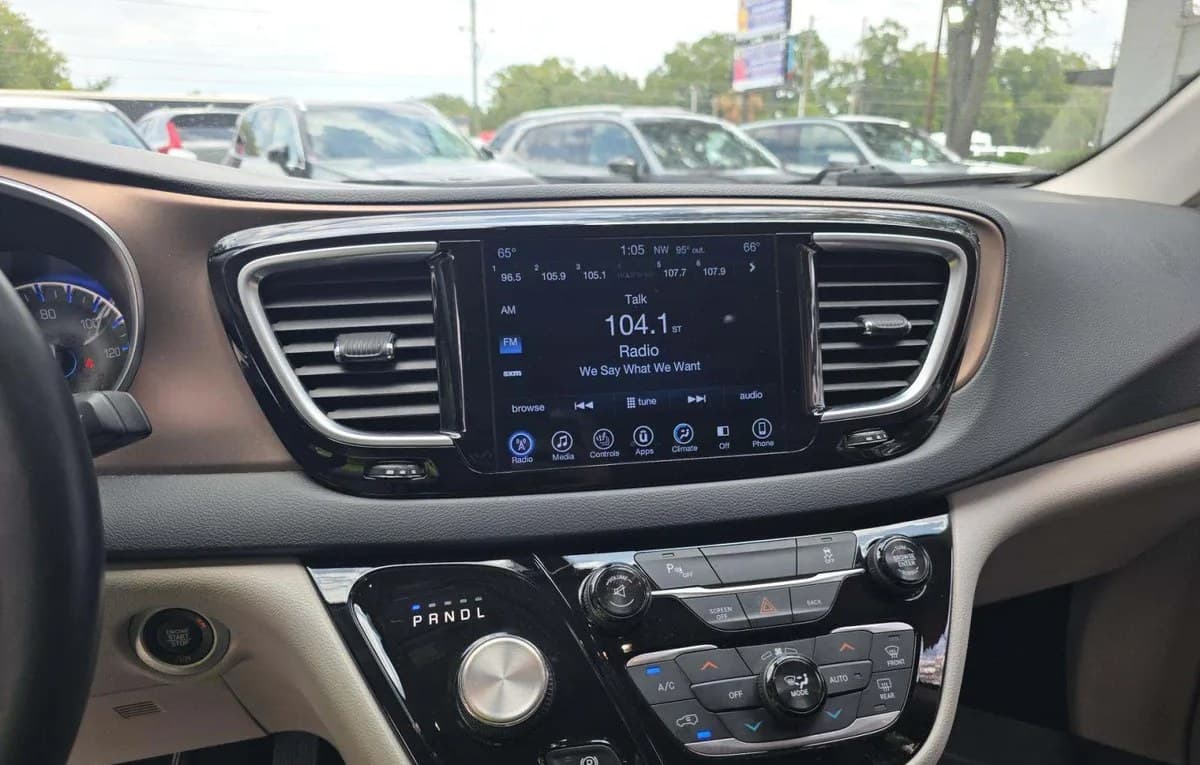 2017 CHRYSLER PACIFICA TOURING L PLUS 121.6" WB 7