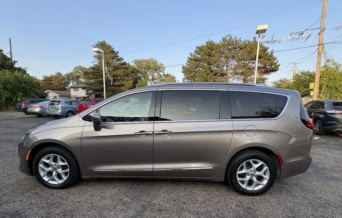 2017 CHRYSLER PACIFICA TOURING L PLUS 121.6" WB 4