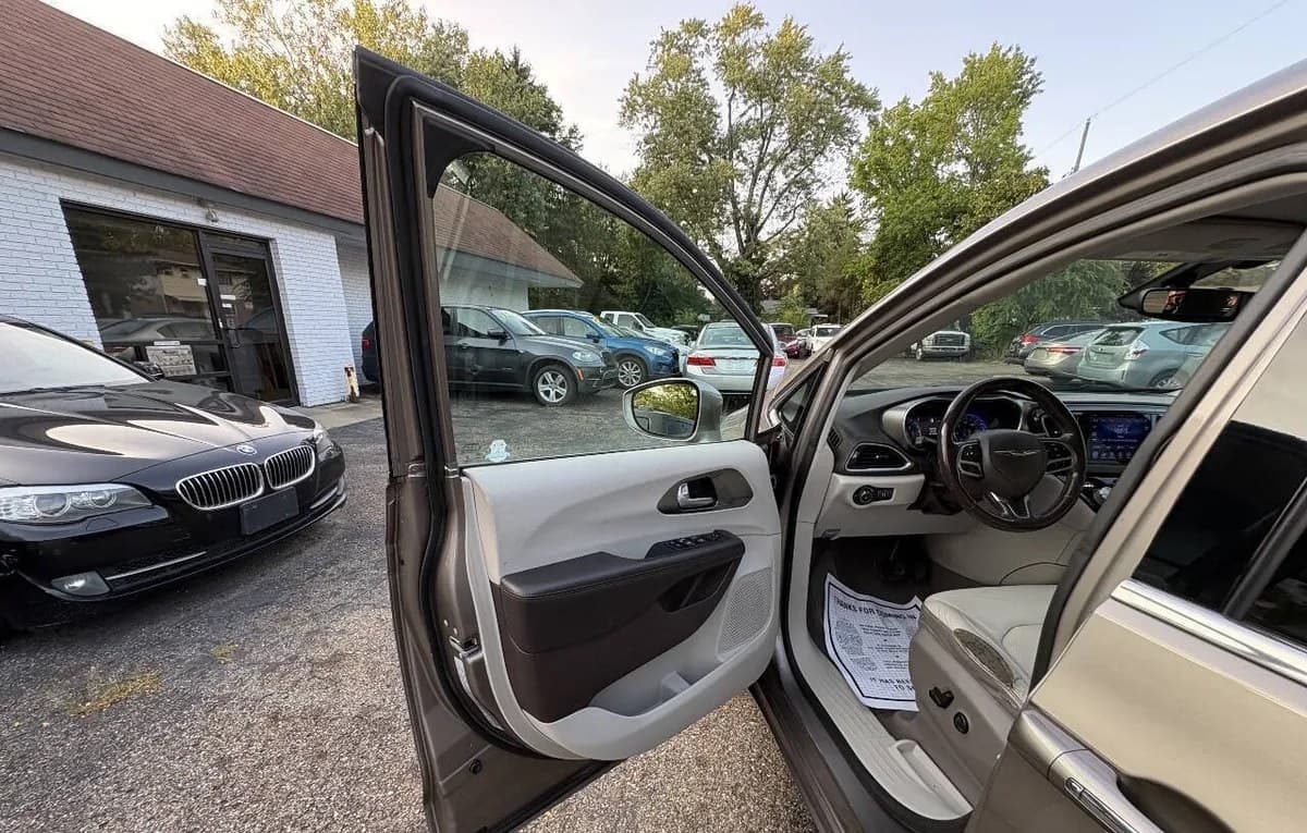2017 CHRYSLER PACIFICA TOURING L PLUS 121.6" WB 7