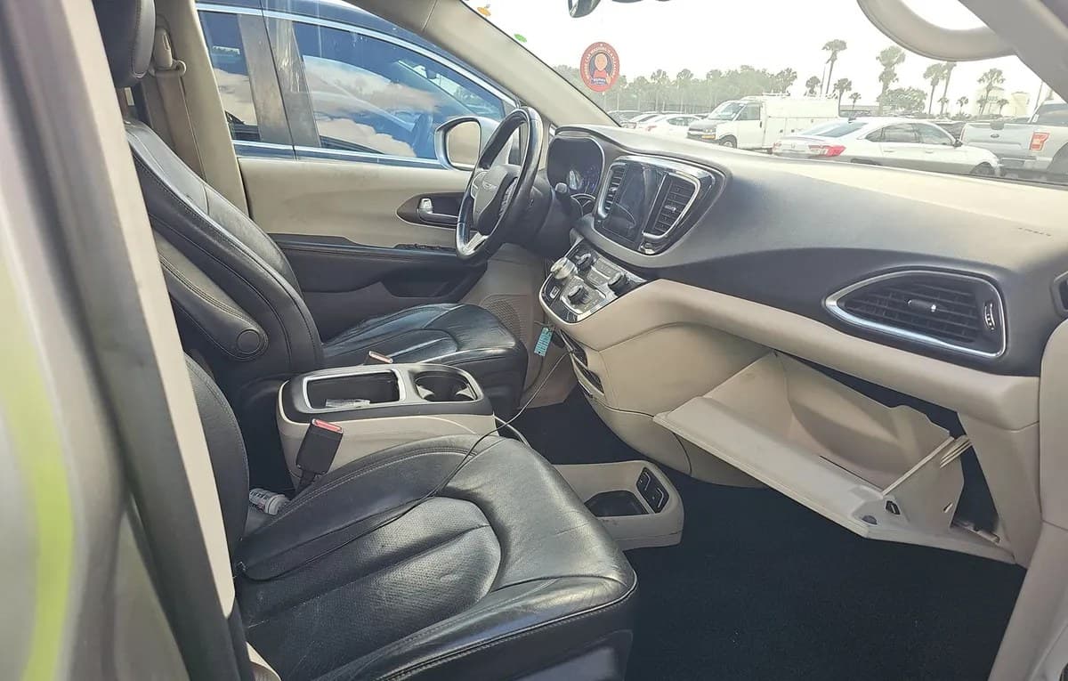 2017 CHRYSLER PACIFICA TOURING L PLUS 121.6" WB 5