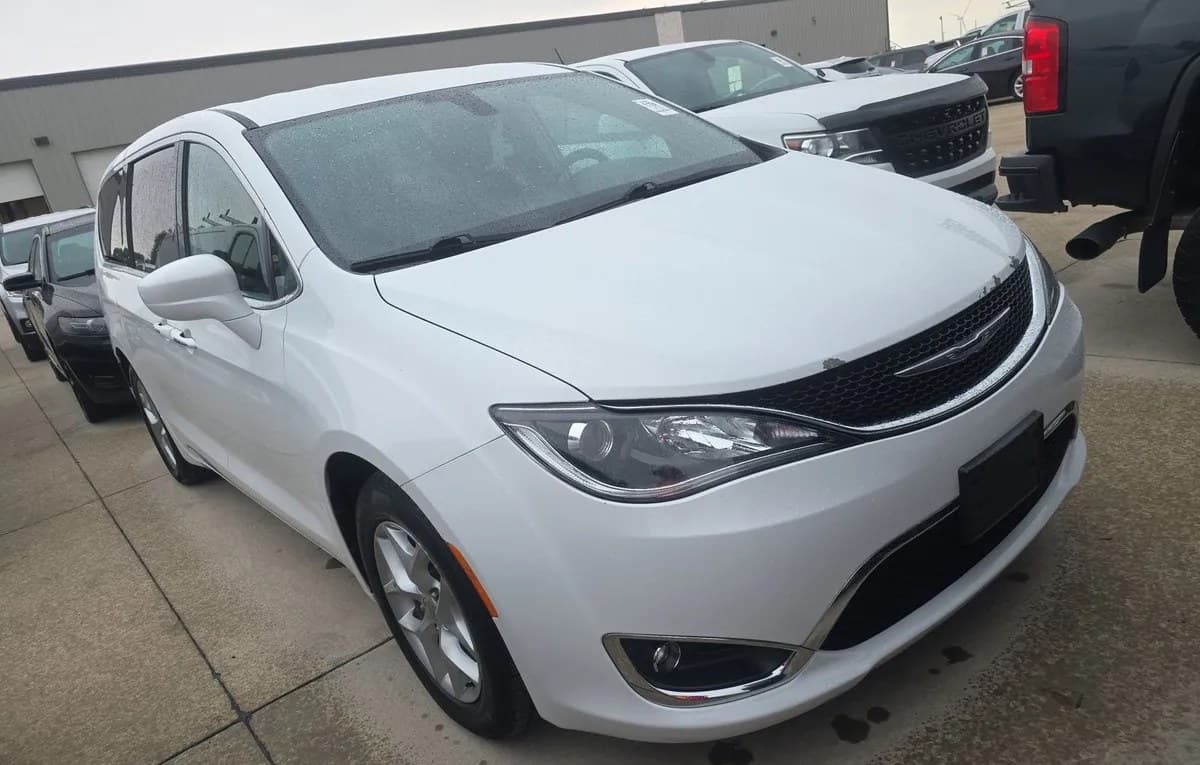 2019 CHRYSLER PACIFICA TOURING PLUS 121.6" WB 4