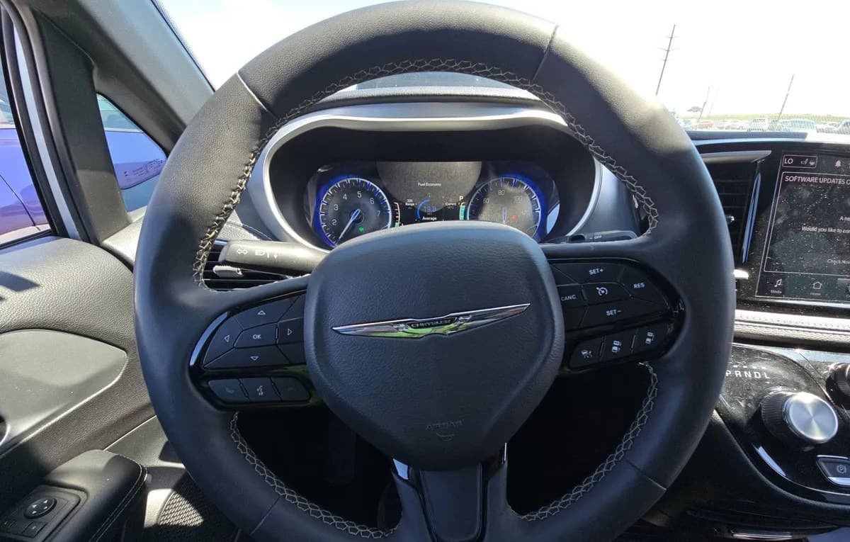 2023 CHRYSLER PACIFICA TOURING 121.6" WB 7