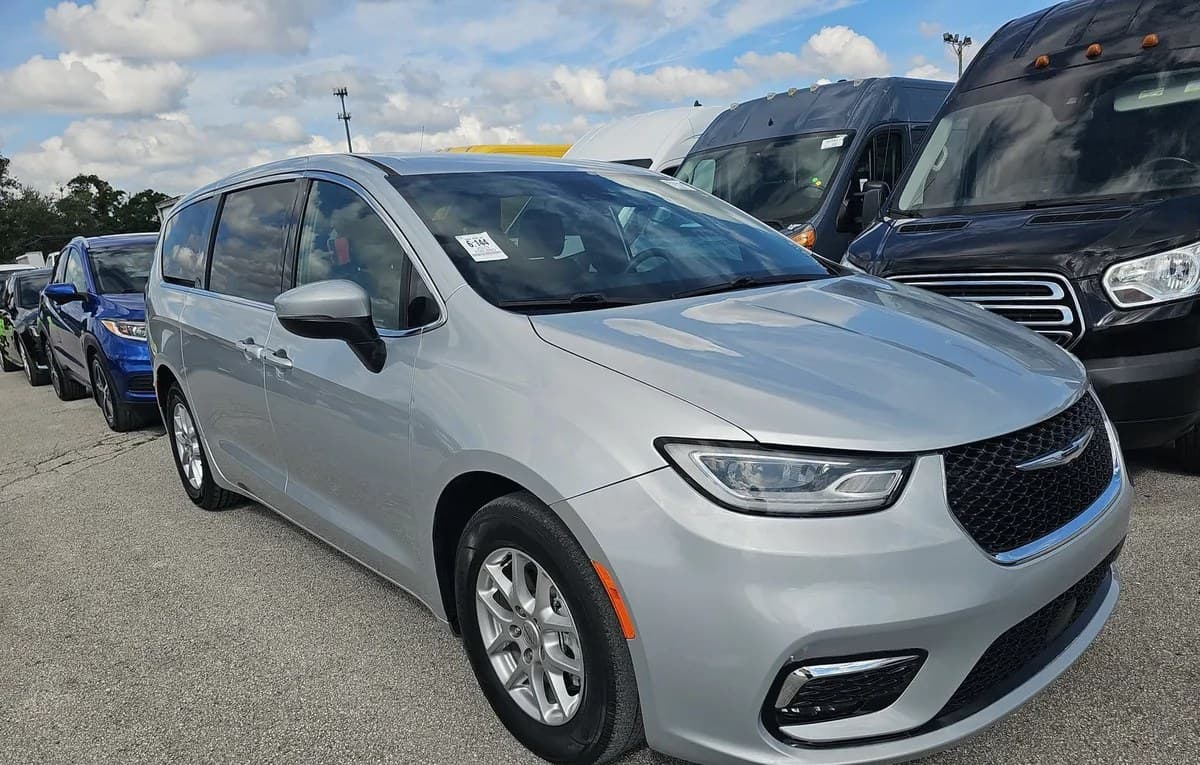 2023 CHRYSLER PACIFICA TOURING 121.6" WB 4