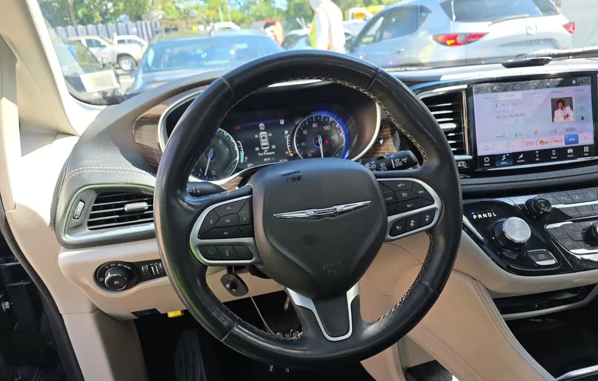 2023 CHRYSLER PACIFICA LIMITED 121.6" WB 7