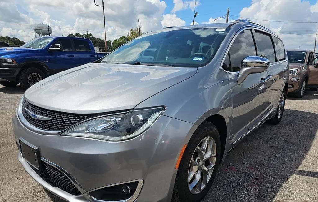 2018 CHRYSLER PACIFICA LIMITED 121.6" WB 1