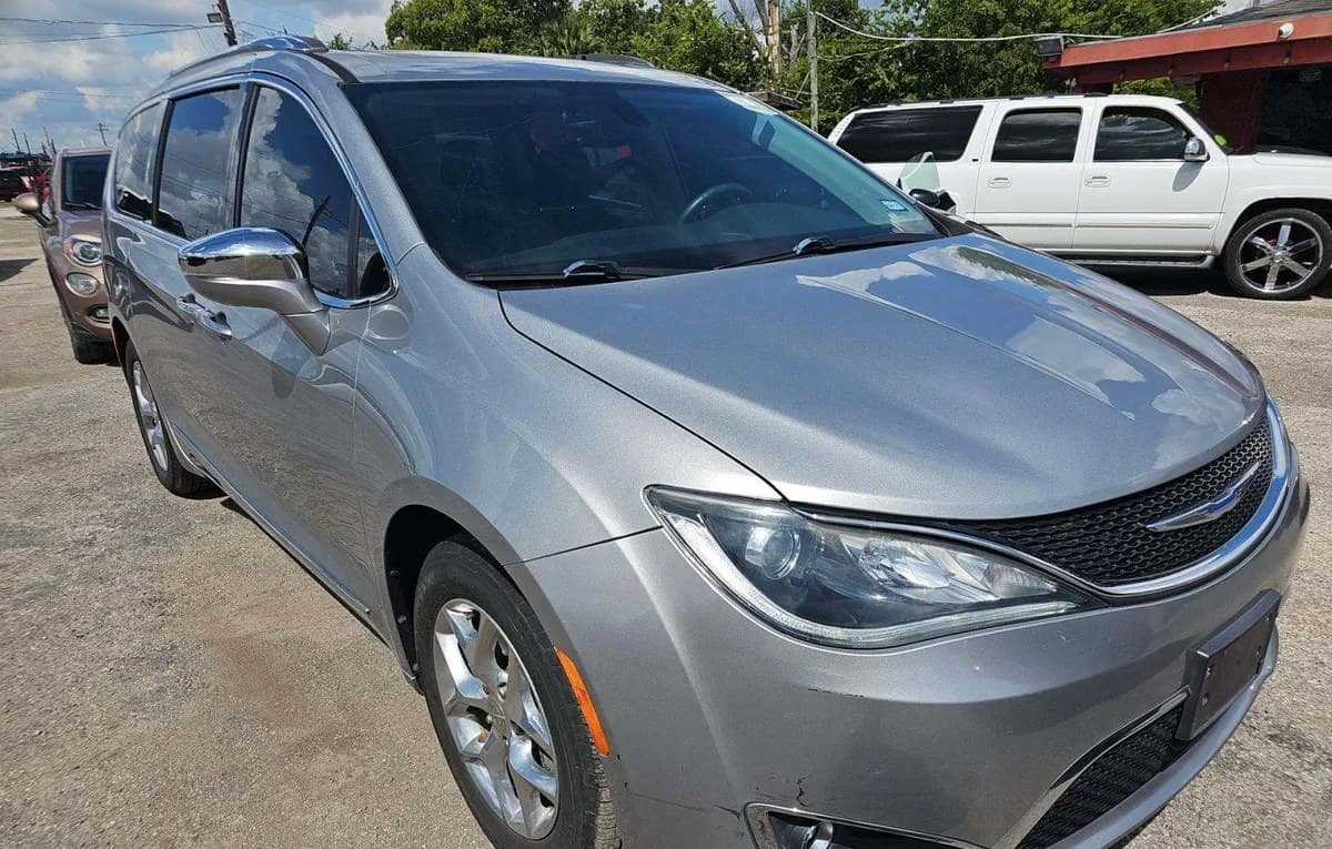 2018 CHRYSLER PACIFICA LIMITED 121.6" WB 3