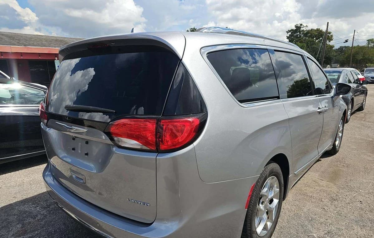 2018 CHRYSLER PACIFICA LIMITED 121.6" WB 4