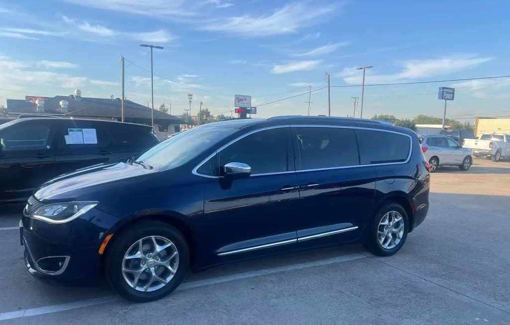 2018 CHRYSLER PACIFICA LIMITED 121.6" WB 3