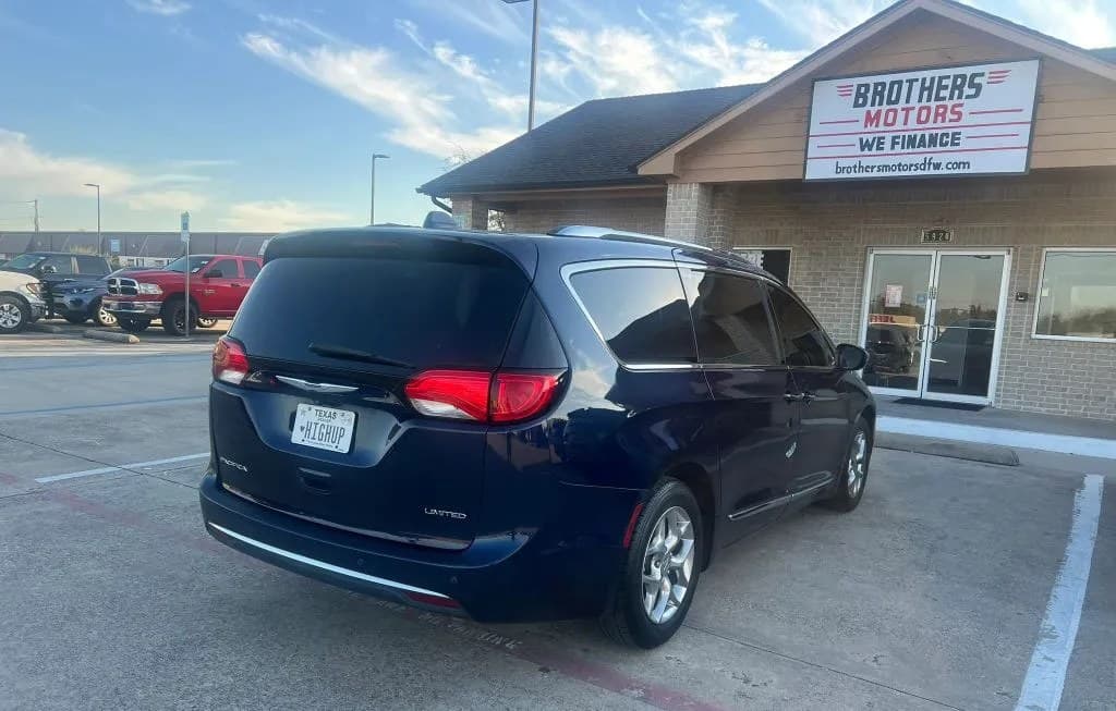 2018 CHRYSLER PACIFICA LIMITED 121.6" WB 5