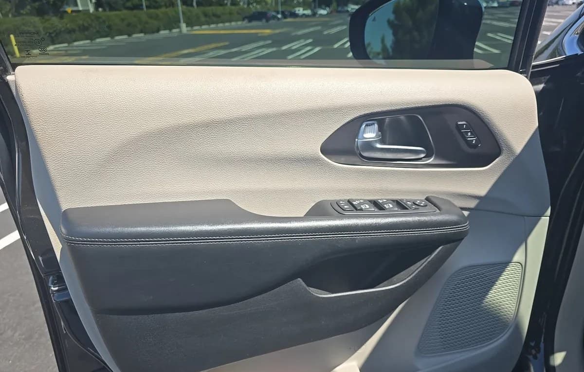 2017 CHRYSLER PACIFICA Limited 6