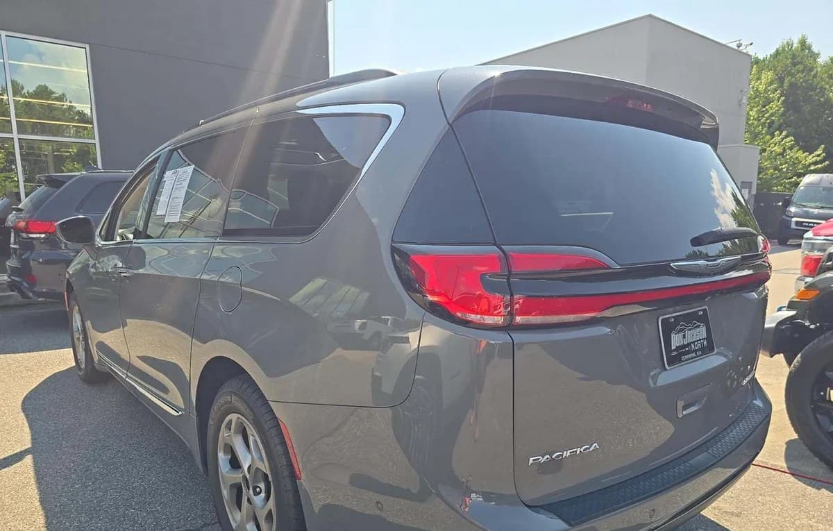 2022 CHRYSLER PACIFICA LIMITED 121.6" WB 3