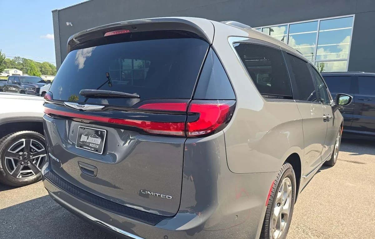 2022 CHRYSLER PACIFICA LIMITED 121.6" WB 4