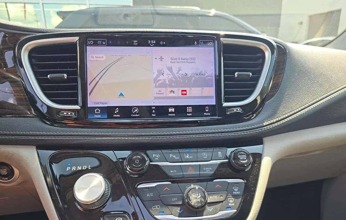 2022 CHRYSLER PACIFICA LIMITED 121.6" WB 7