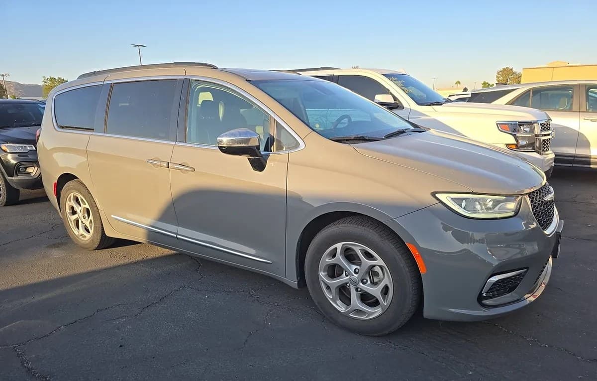 2023 CHRYSLER PACIFICA LIMITED 121.6" WB 4