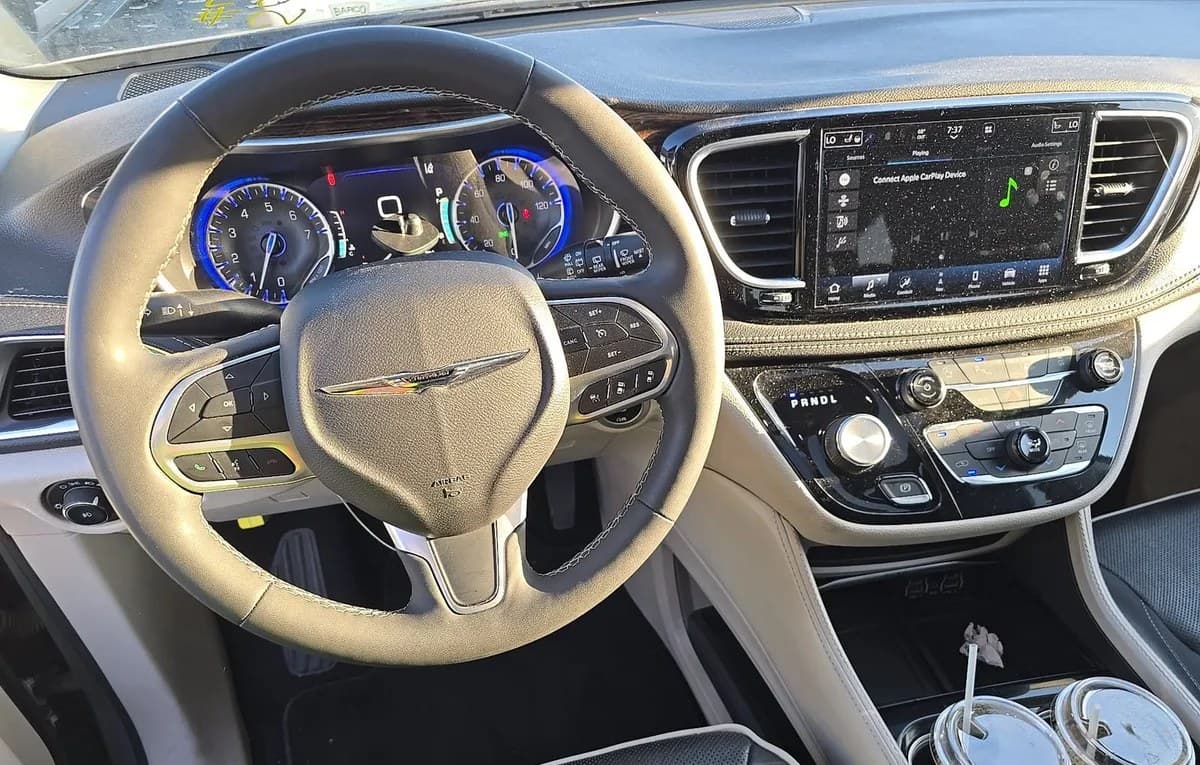 2023 CHRYSLER PACIFICA LIMITED 121.6" WB 7