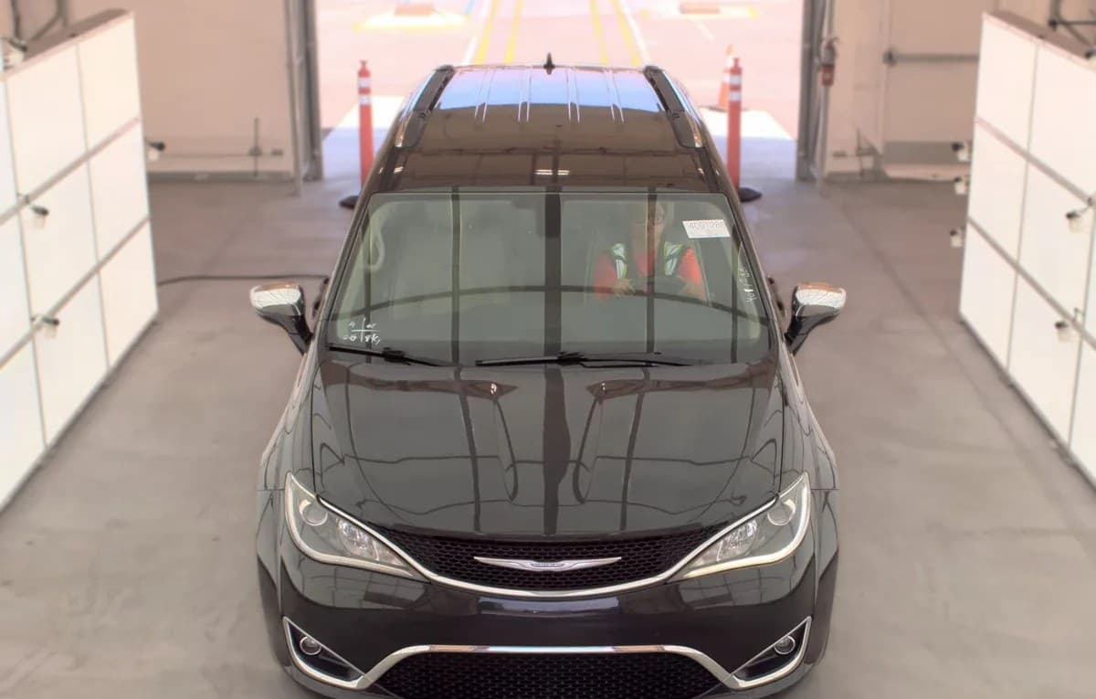 2017 CHRYSLER PACIFICA LIMITED 121.6" WB 3