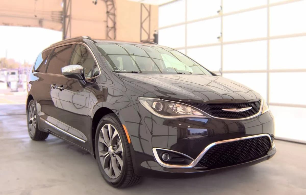 2017 CHRYSLER PACIFICA LIMITED 121.6" WB 4