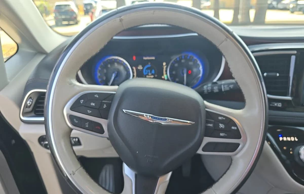 2017 CHRYSLER PACIFICA LIMITED 121.6" WB 7