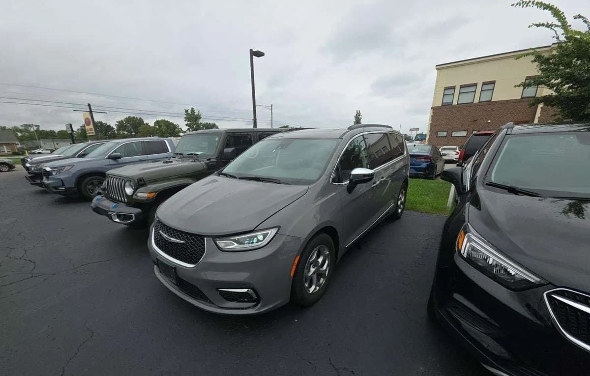 2023 CHRYSLER PACIFICA LIMITED 121.6" WB 2