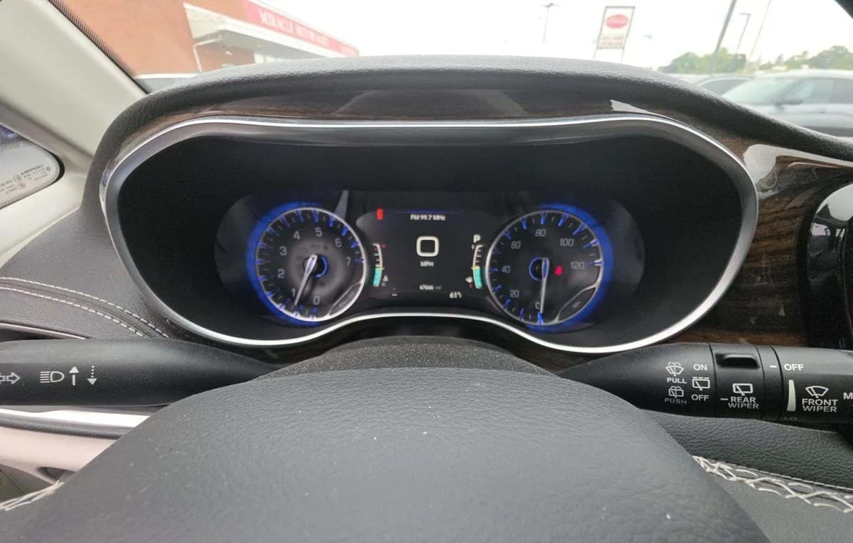 2023 CHRYSLER PACIFICA LIMITED 121.6" WB 6