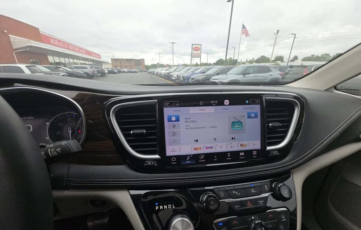 2023 CHRYSLER PACIFICA LIMITED 121.6" WB 7