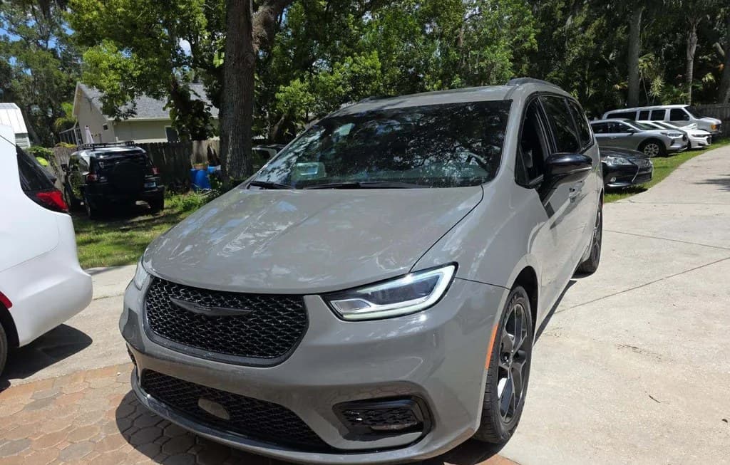 2025 CHRYSLER PACIFICA LIMITED 121.6" WB
