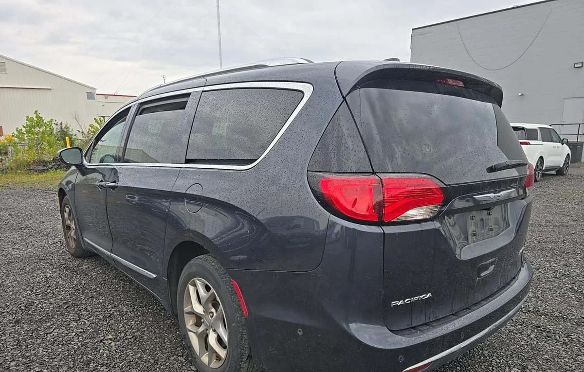 2020 CHRYSLER PACIFICA LIMITED 121.6" WB 3