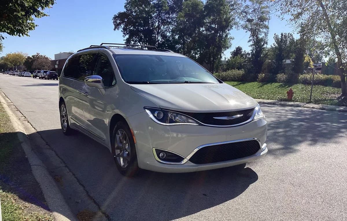 2019 CHRYSLER PACIFICA LIMITED 121.6" WB 4