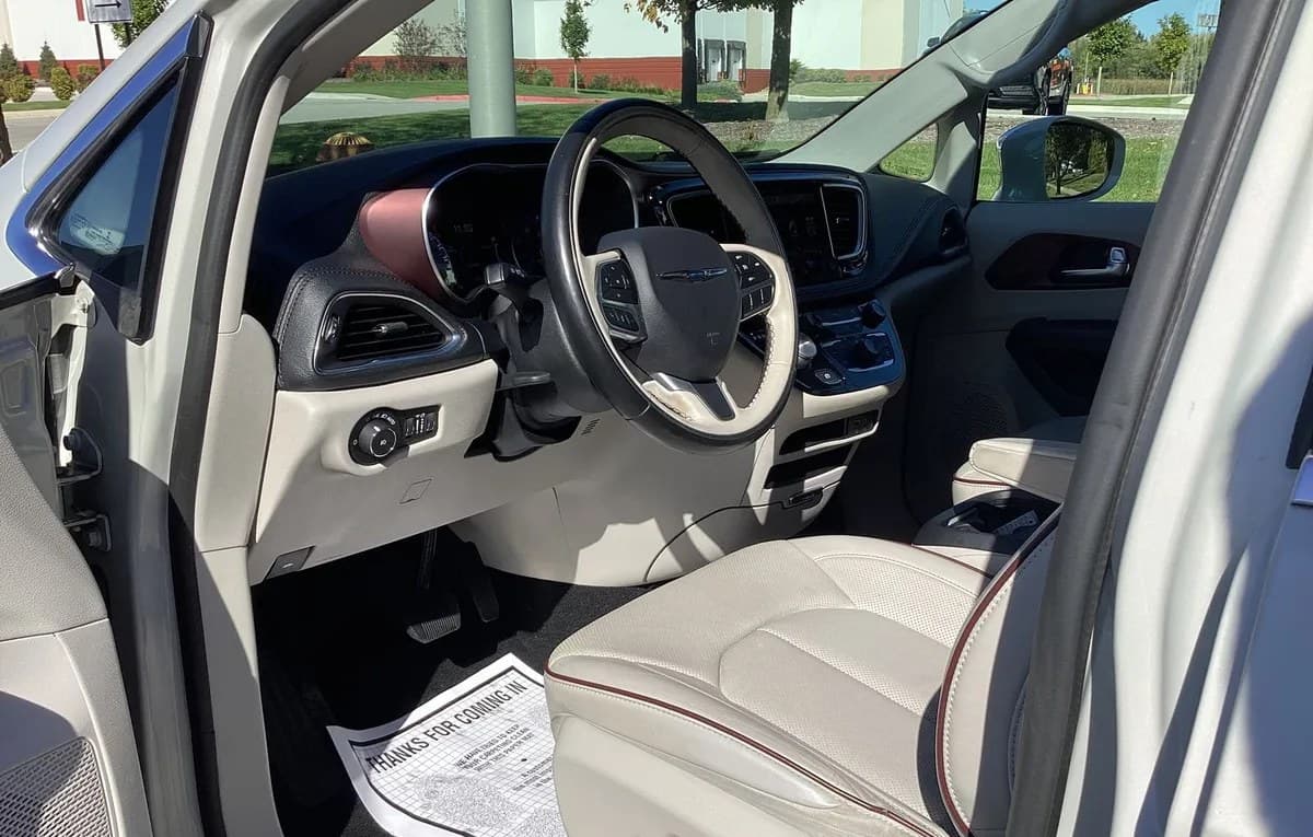 2019 CHRYSLER PACIFICA LIMITED 121.6" WB 6