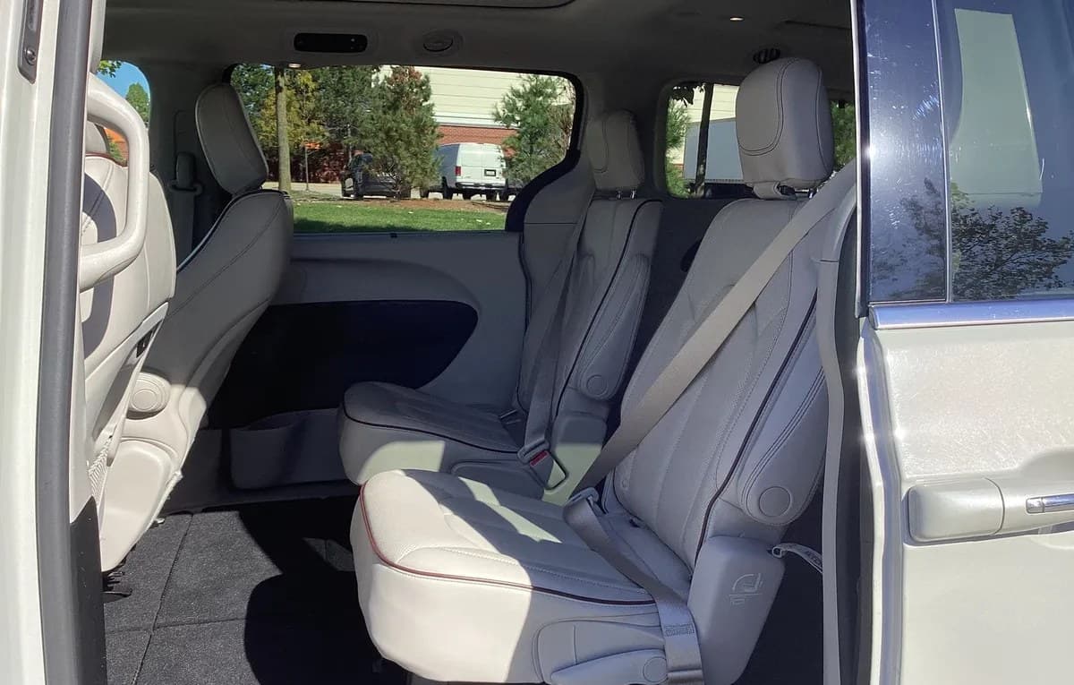 2019 CHRYSLER PACIFICA LIMITED 121.6" WB 7