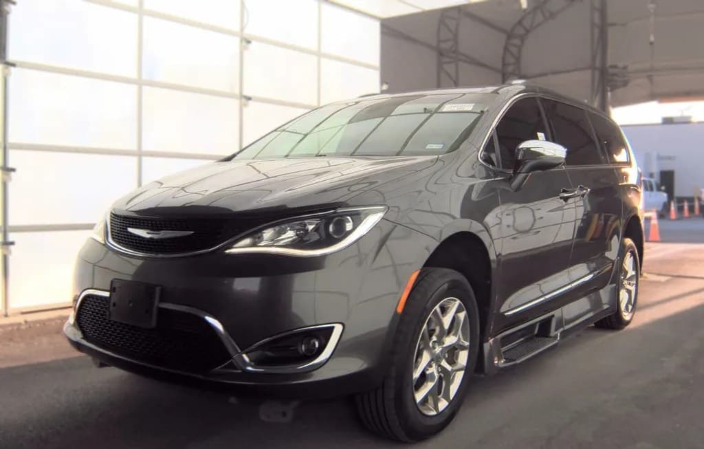 2017 CHRYSLER PACIFICA LIMITED 121.6" WB 1