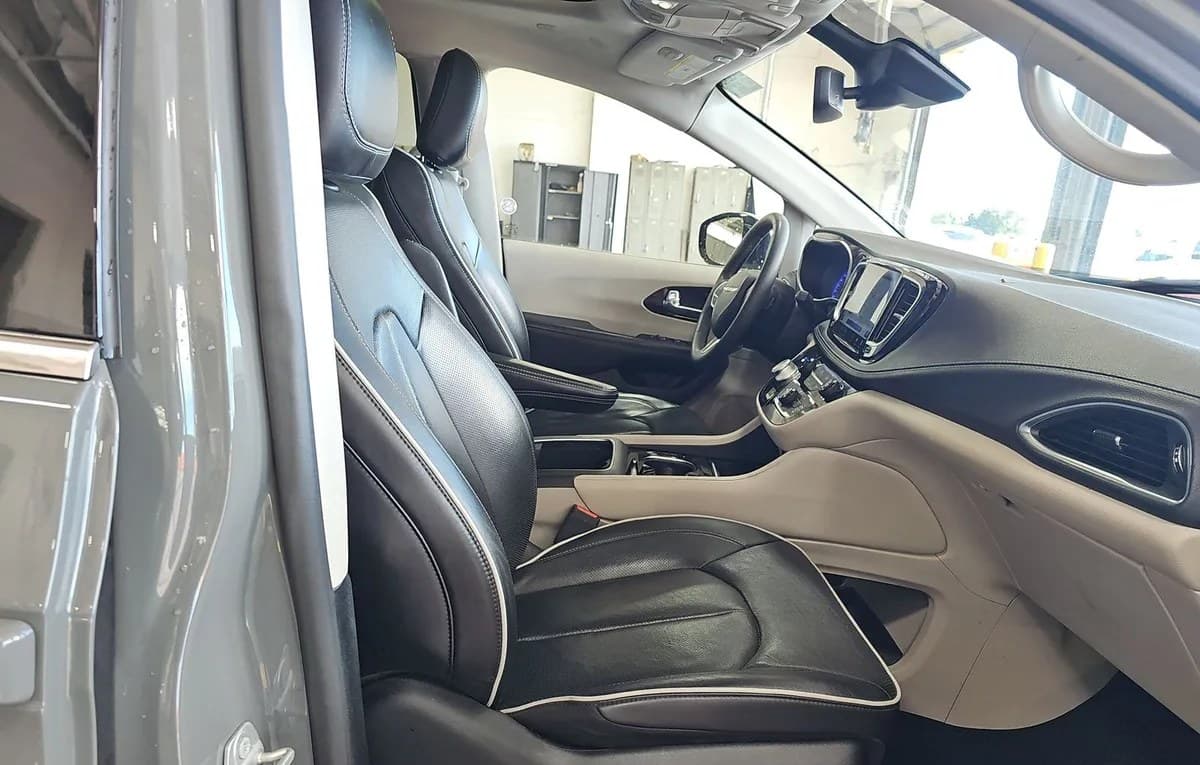 2023 CHRYSLER PACIFICA LIMITED 121.6" WB 5