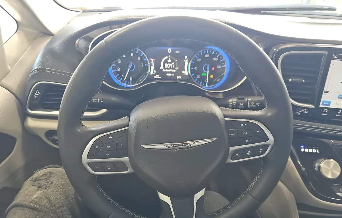 2023 CHRYSLER PACIFICA LIMITED 121.6" WB 7