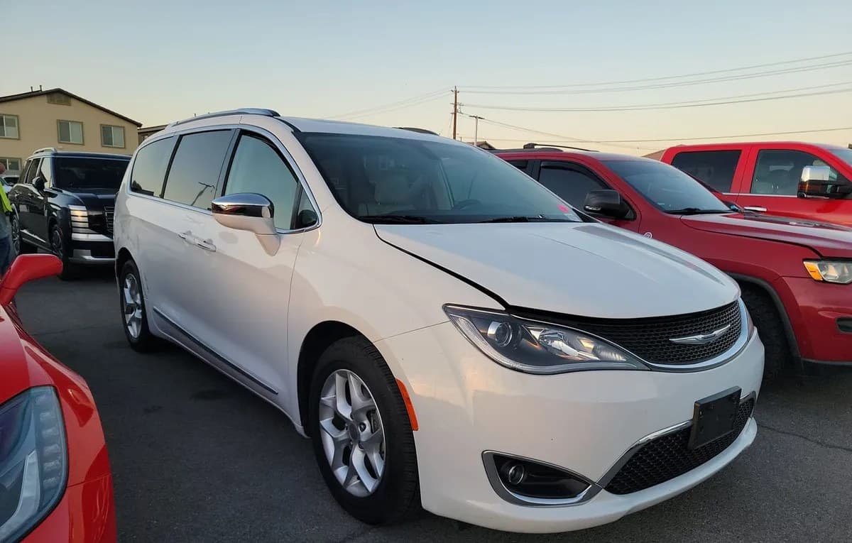 2020 CHRYSLER PACIFICA LIMITED 121.6" WB 4