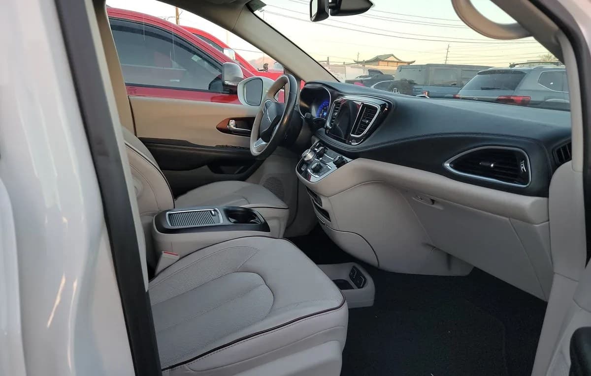 2020 CHRYSLER PACIFICA LIMITED 121.6" WB 5