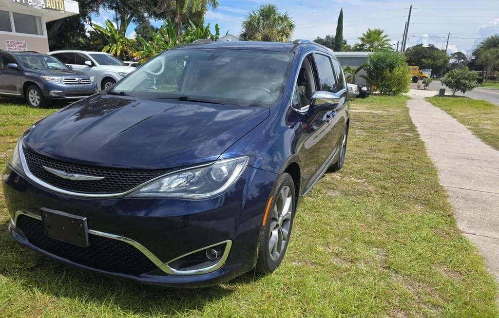 2017 CHRYSLER PACIFICA LIMITED 121.6" WB 1