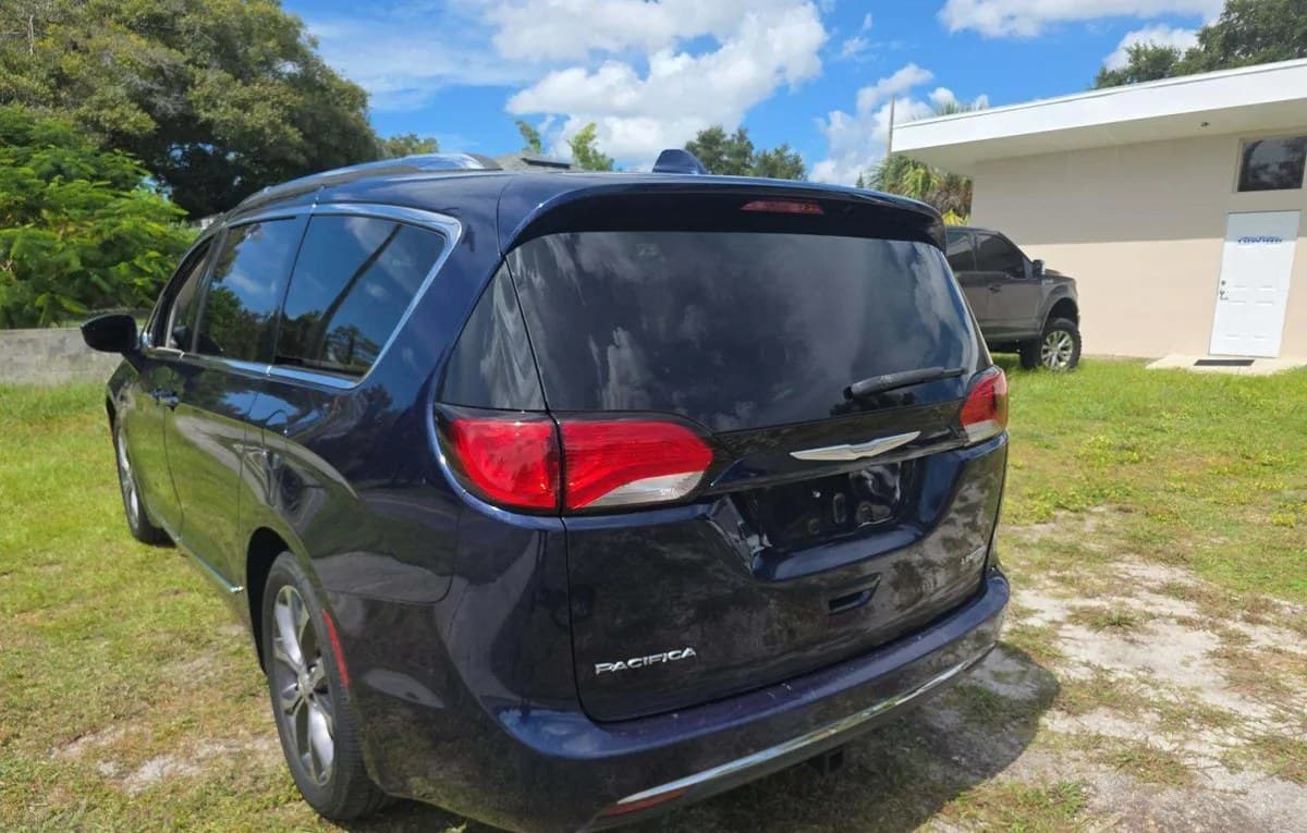 2017 CHRYSLER PACIFICA LIMITED 121.6" WB 3