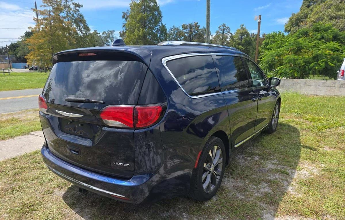 2017 CHRYSLER PACIFICA LIMITED 121.6" WB 4
