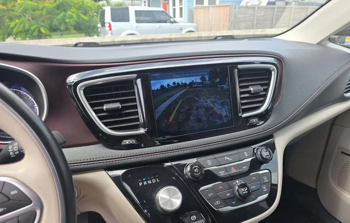 2017 CHRYSLER PACIFICA LIMITED 121.6" WB 7